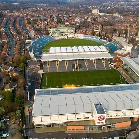 Great Away From In Leeds Close To * Leeds (West Yorkshire)