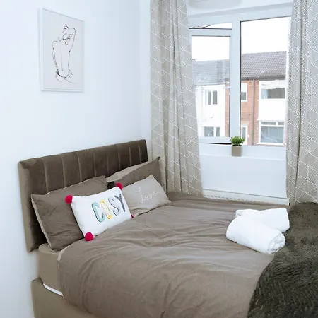 Apartment Great Away From In Leeds Close To