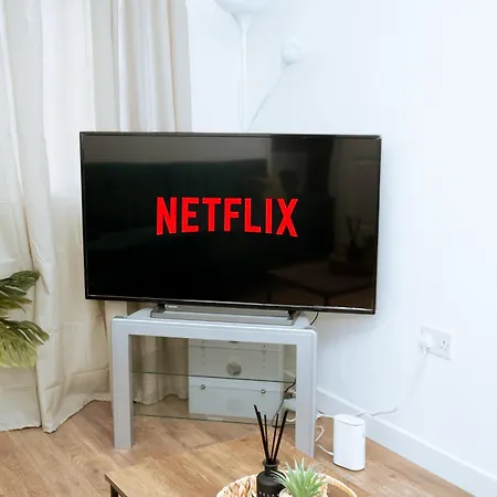 Apartment Great Away From In Leeds Close To