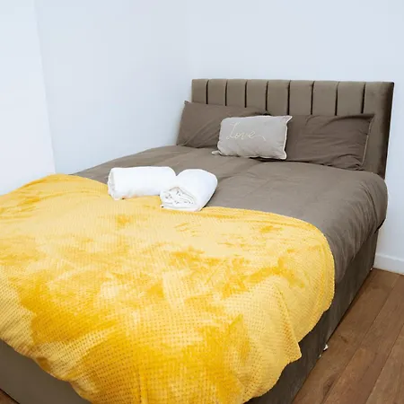 Apartment Great Away From In Leeds Close To